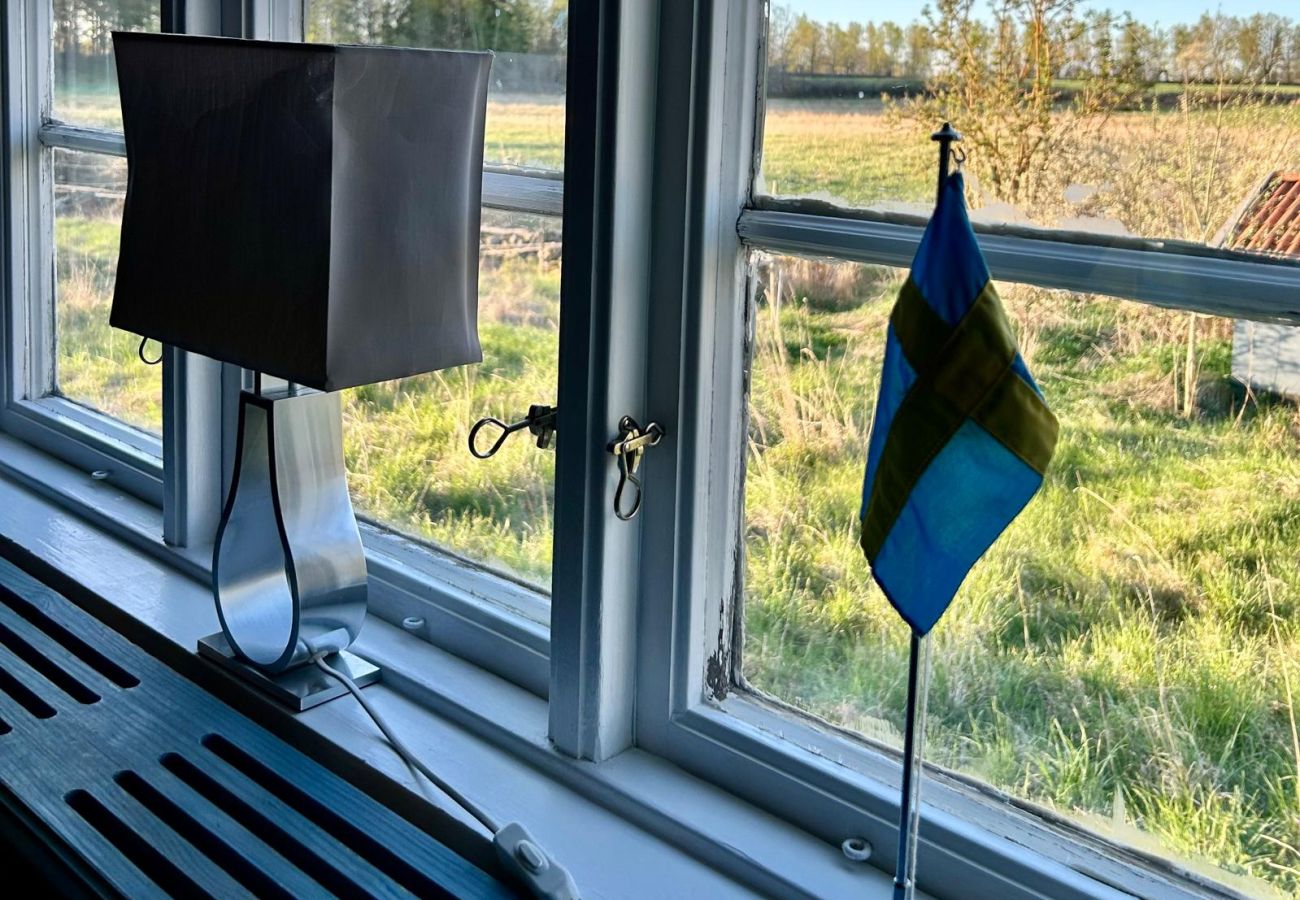 Stuga i Bergkvara - Semester utan grannar i en glänta nära Östersjön