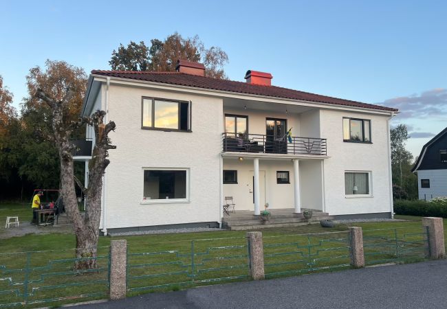 Stuga i Gällstad - Stort semesterhus för sommar- och vintersemester