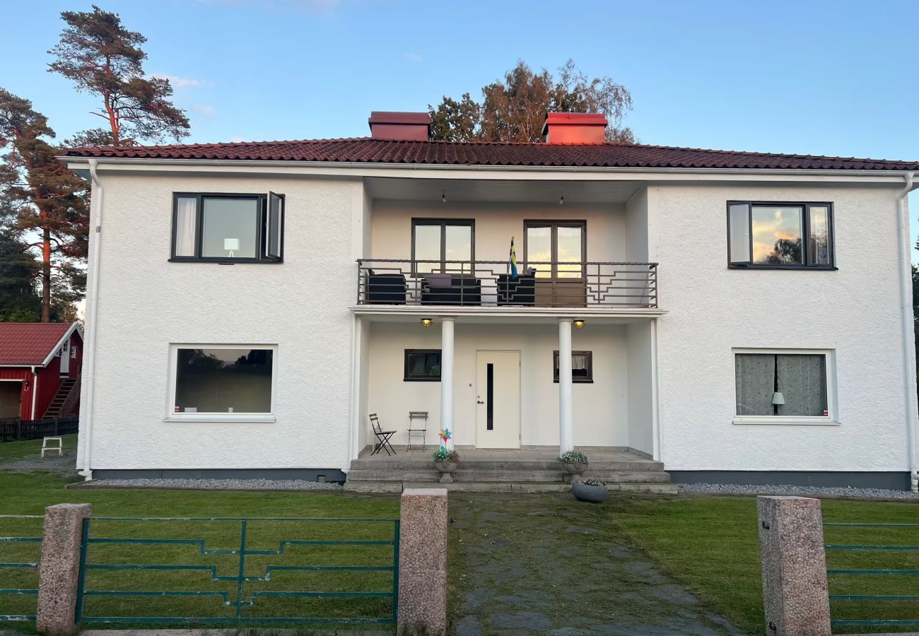 Stuga i Gällstad - Stort semesterhus för sommar- och vintersemester