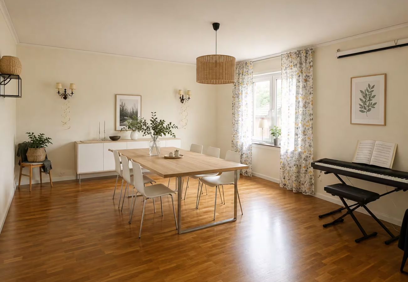 Stuga i Gällstad - Stort semesterhus för sommar- och vintersemester