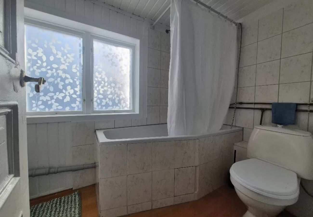 Stuga i Kopparberg - Idyllisk semesteroas i skogsbrynet nära sjön