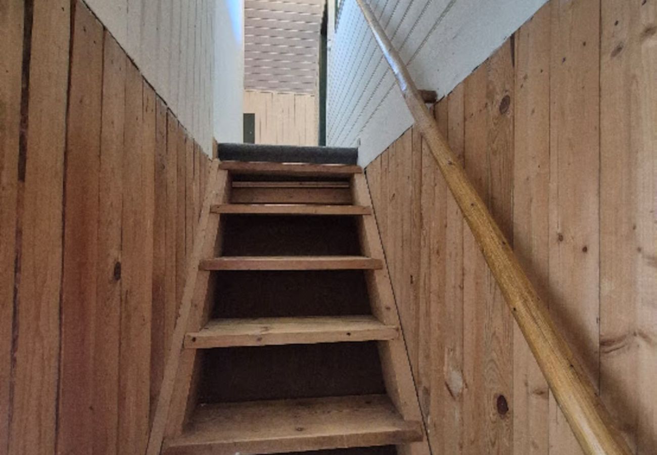 Stuga i Kopparberg - Idyllisk semesteroas i skogsbrynet nära sjön