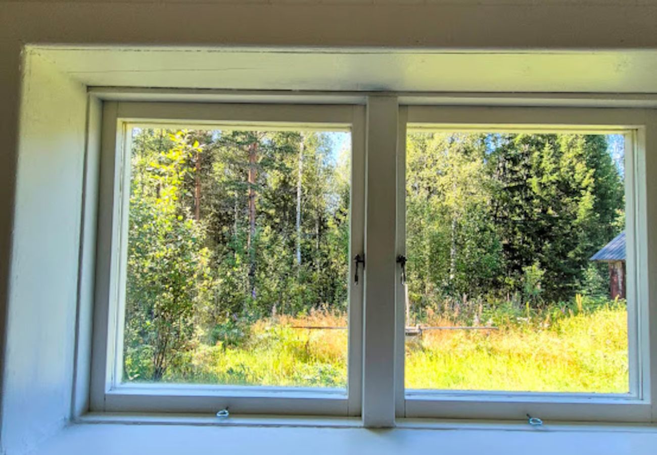 Stuga i Kopparberg - Idyllisk semesteroas i skogsbrynet nära sjön