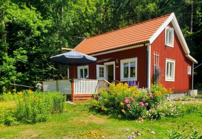 Stuga i Eringsboda - Sommaridyll vid Hjorthålan nära Ronneby 