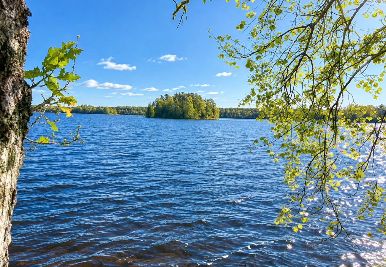 Stuga i Osby - Björkesö – ett semesterhus vid sjön, mitt i naturen